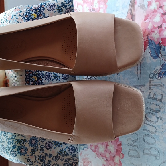 NWOB WOMENS LEATHER SHOES - Picture 2 of 6